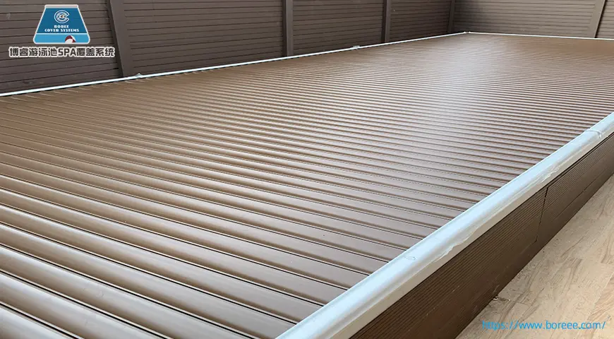 SPA彩色泳池盖安装的效果